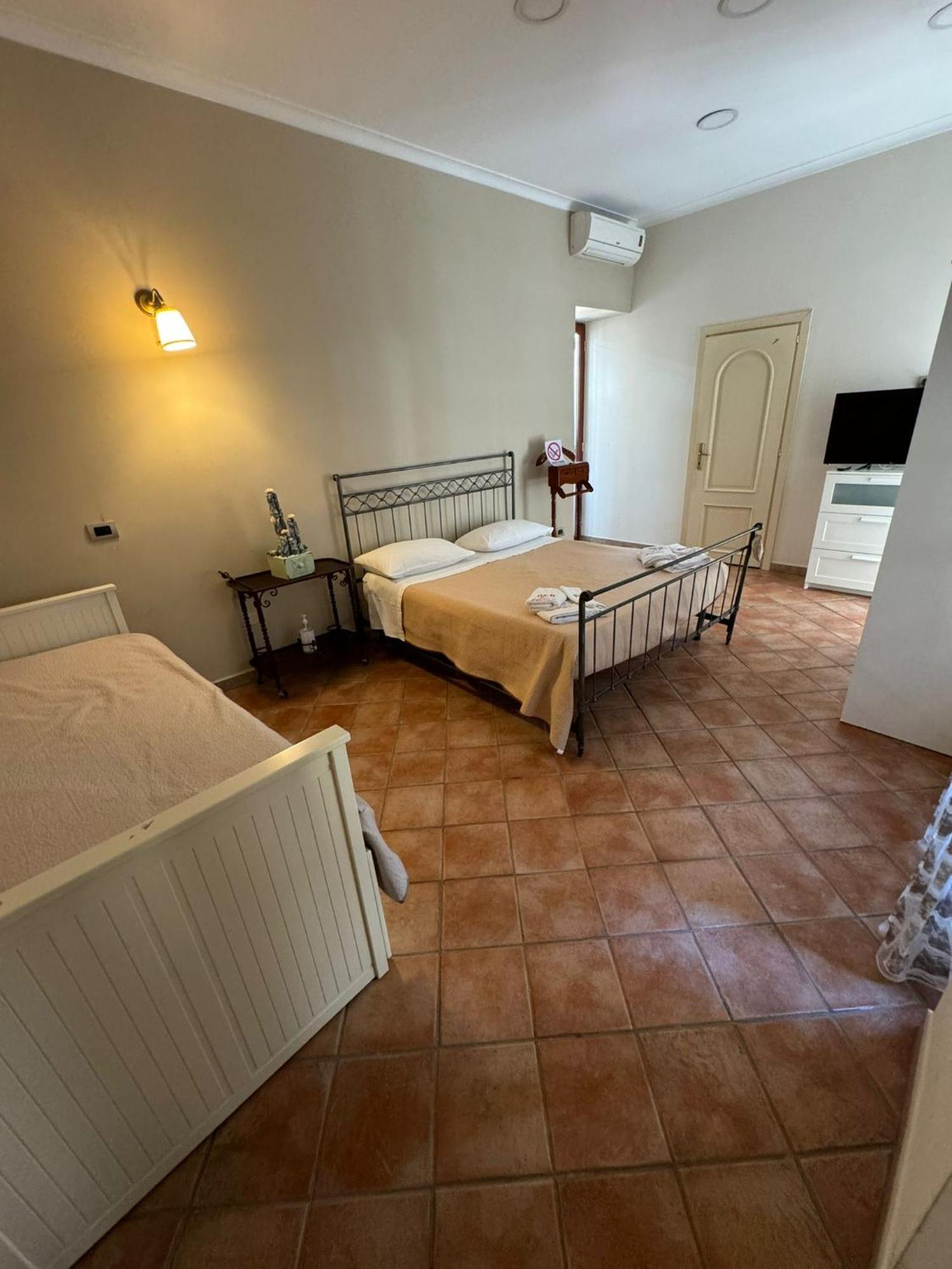 Beb Don Gennaro Bed & Breakfast Napoli Eksteriør bilde